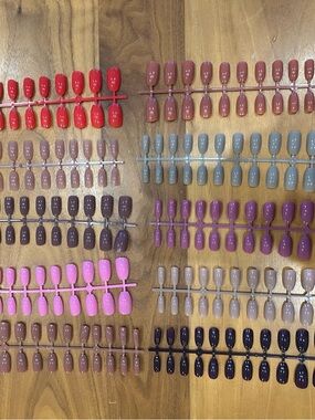 Assorted False Nail Set in Vibrant & Neutral Shades